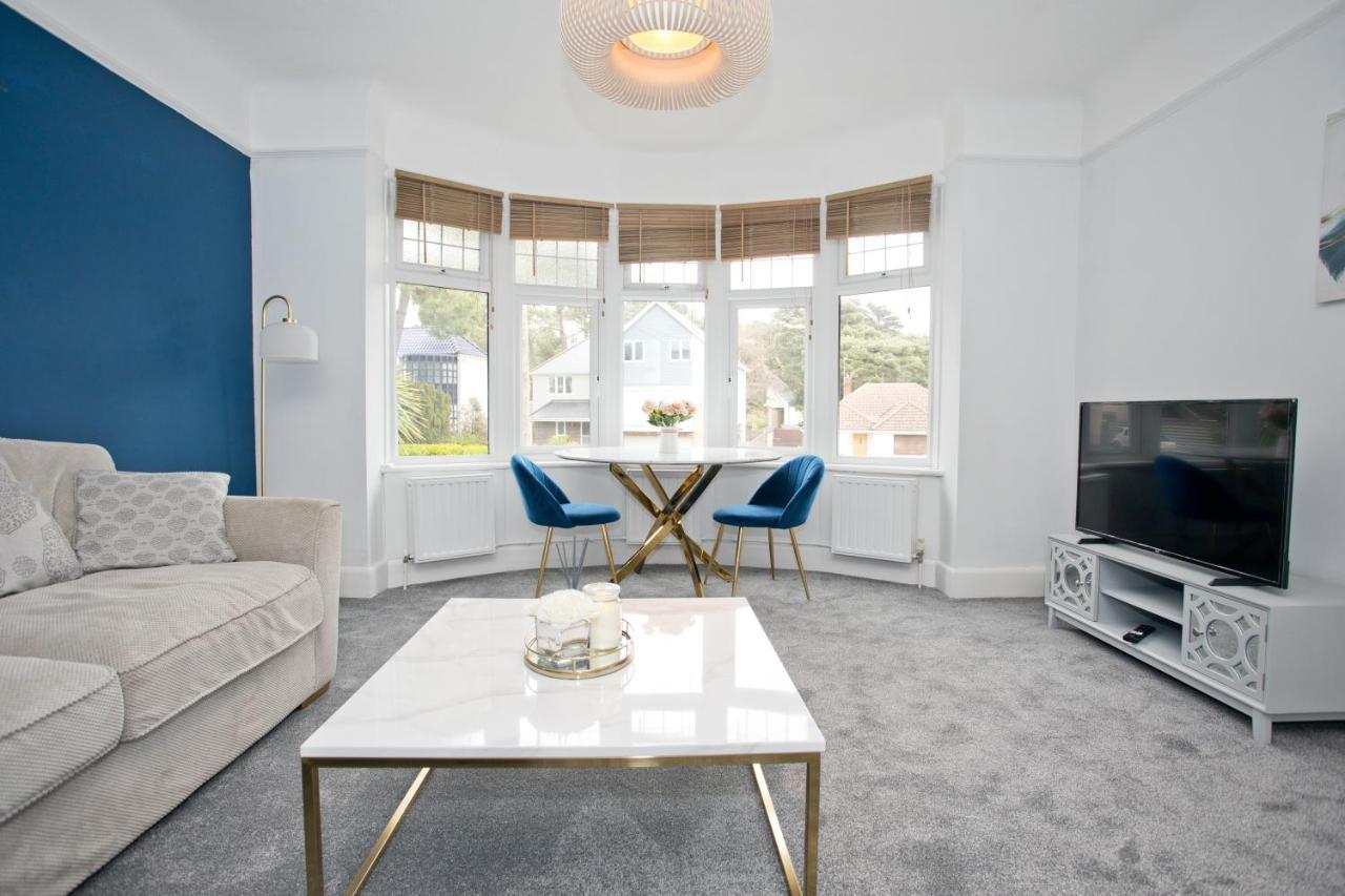 Beach Apartment In Sandbanks プール エクステリア 写真